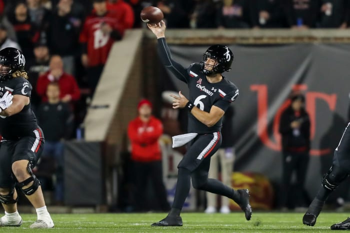 Nov 11, 2022; Cincinnati, Ohio, USA; Cincinnati Bearcats quarterback Ben Bryant (6) throws a pass against the East Carolina Pirates in the first half at Nippert Stadium. Mandatory Credit: Katie Stratman-USA TODAY Sports